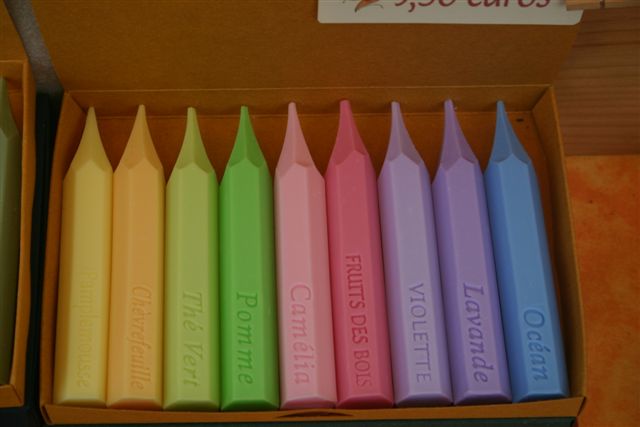 9 crayons, 9 parfums, 9 couleurs.........pour crire proprement !